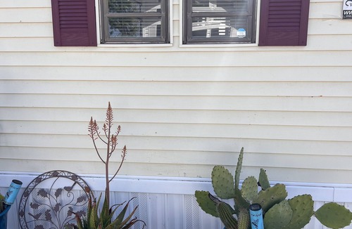 Palmhurst House | Cozy 1-bedroom home, access to pool, hot tub, fitness room, gated park setting.
