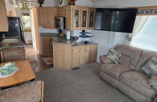Casa Grande House | Cozy 1-bedroom home in 55+ Community w/Pool, Gym, Activities & Many Amenities!