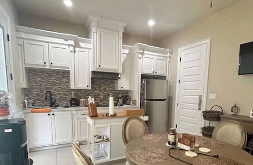 Edinburg House | Cozy 1-bedroom house in gorgeous Edinburg with private pool and spa