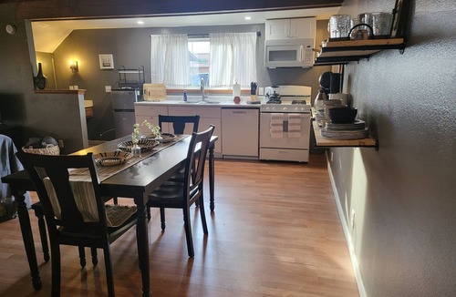 Apple Valley Condo | Cozy 1-bedroom pet friendly condo sleeps 6 with private balcony, Wi-Fi, laundry