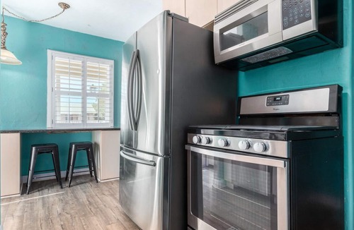 Alhambra House | Cozy 1930's Bungalow Beautifully Redone in Quiet Phx Neighborhood with Huge Yard