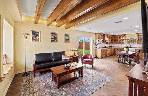 Mission Apartment | Cozy 2-bedroom apartment in beautiful Alton