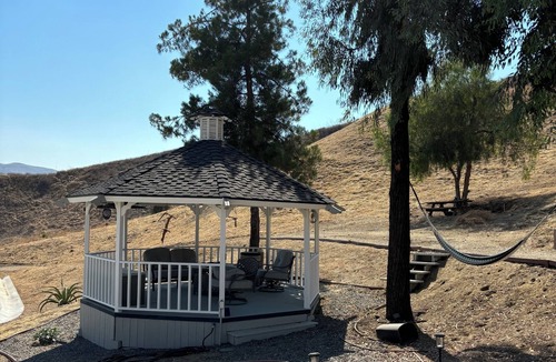 Redlands House | Cozy 2-bedroom house in fantastic Redlands with AC and fitness room