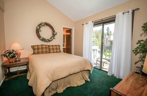 Boulder Bay Condo | Cozy 2BR Lakeview Escape: Wood Fireplace, BBQ & Resort Amenities