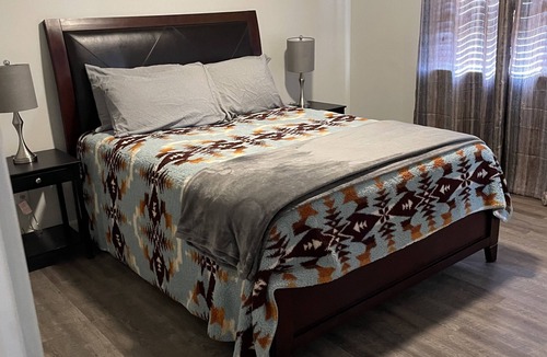 Wittmann House | Cozy 3-bedroom horse property with stalls and arena! Wittmann with WiFi, AC,