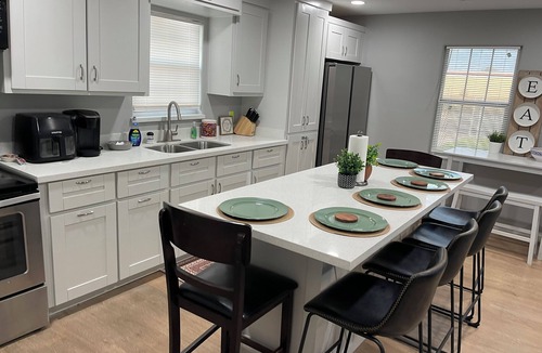 Mission House | Cozy 3-bedroom house in beautiful Mission with 1 and 1/2 restrooms by Exp. 83.