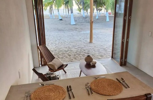 Zihuatanejo House | Cozy and private beachfront cottage