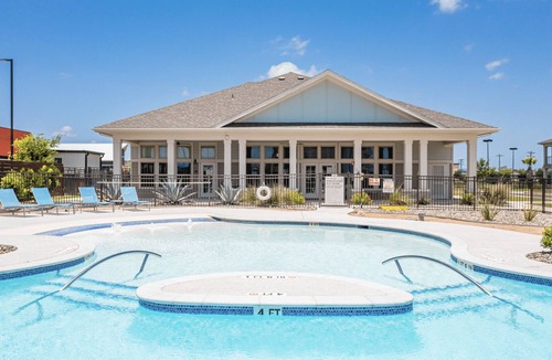 Edinburg Apartment | Cozy Apartment Pool Gym Gated Community