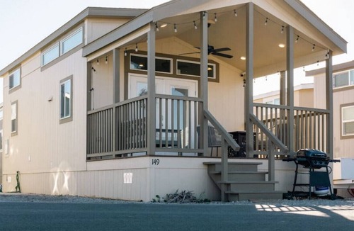Ehrenberg House | Cozy & Bright Cottage on the Colorado River!