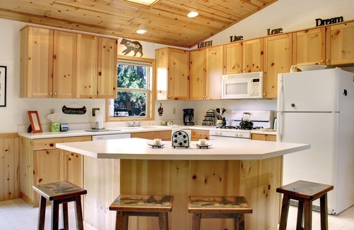Sugarloaf Cabin | Cozy Cabin Vibes! Great Reviews! Steps to Hiking! Immaculate! Free EV Charging!