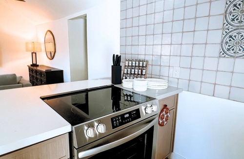 Gilbert Cottage | Cozy Cottage in Downtown Gilbert Heritage District Sleeps Up To 3