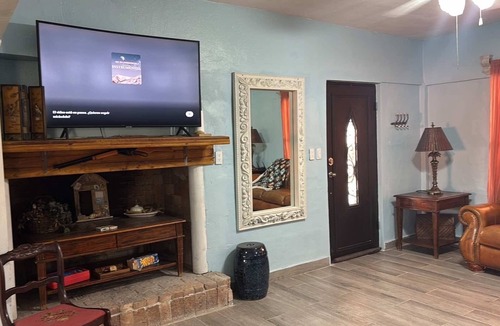 Sabinas Hidalgo House | Cozy Hispanic Guest House "Casa Las Margaritas"
