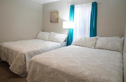 Mercedes House | Cozy Home Near Outlets SPI Beach SpaceX Sleeps 9 Game Room Truck Parking