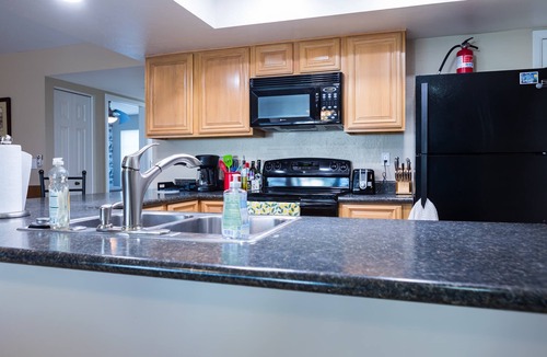 Tempe House | Cozy House, Pool, Spa, Tennis & Pickleball Courts