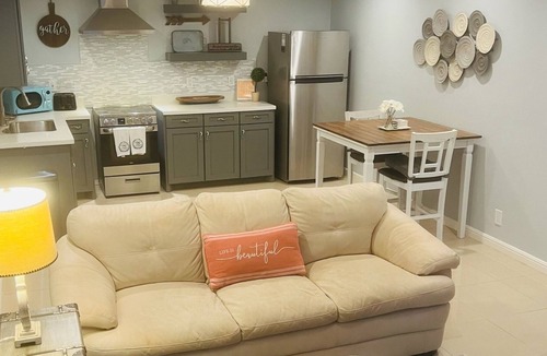 Brownsville Condo | Cozy loft Centrally Located 1 Bedroom Loft with Gated Pool and Wifi