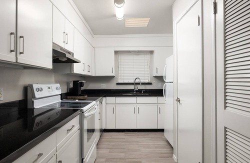 McAllen Condo | Cozy, Lovely 2 bedroom 2.5 bathrooms Recently remodeled.