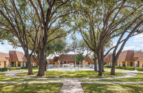 McAllen Condo | Cozy, Lovely 2 bedroom 2.5 bathrooms Recently remodeled.