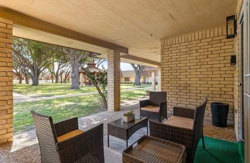 McAllen Condo | Cozy, Lovely 2 bedroom 2.5 bathrooms Recently remodeled.