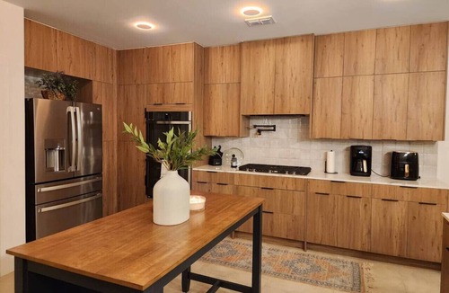 Brownsville Villa | Cozy Mansion/Pool & Jacuzzi/Cinema/Game Room