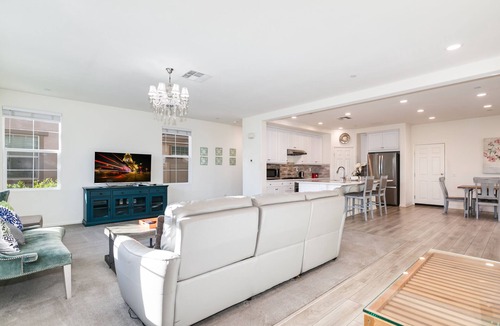Chino House | Cozy New 4Bedroom 4Bath home Chino 安靜小區4房4衛新房整租