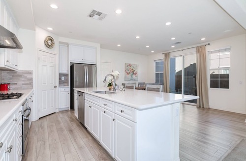 Chino House | Cozy New 4Bedroom 4Bath home Chino 安靜小區4房4衛新房整租