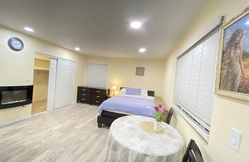 Charter Oak House | Cozy one bedroom studio newly remodeled