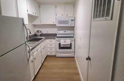 Racquet Club West Apartment | Cozy Place in Lovely Palm Springs with AC, WiFi, close proximity to downtown