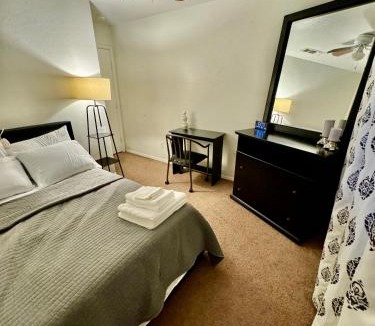 Trailwood House | Cozy Private room with Shared bathroom Inside a house