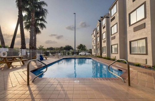McAllen Apartment | Cozy Queen Bed|Pool|Free Parking
