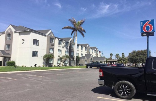 McAllen Apartment | Cozy Queen Bed Room|Pool|Free Wifi