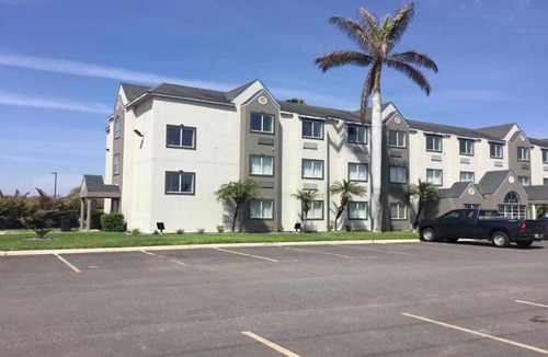 McAllen Apartment | Cozy Queen Bed Room|Pool|Free Wifi