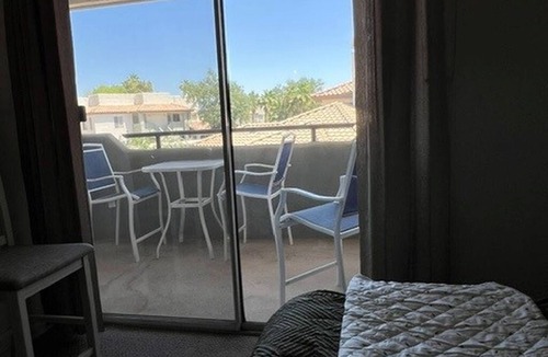 Chandler Condo | Cozy resort-style living in Chandler w/pool, hot tub, gym, pickleball and more