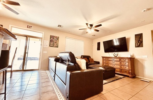 Laveen House | Cozy Retreat in Phoenix w/ heated pool. Scenic mountain views and King Bed