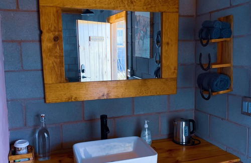 San Antonio de las Minas Hotel | Cozy Rustic wine cabaña