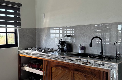 Saladita House | Cozy Second-Level Getaway with WiFi & AC in La Saladita