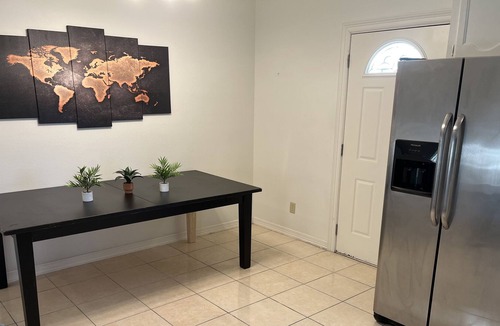 Mission House | Cozy & Spacious, Great 4 Family & Pet Friendly in front of Park