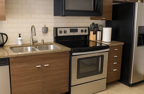 Del Rey Apartment | Cozy Studio · Free Parking · Pool · Gym · Hot Tub · BBQ · Workspace