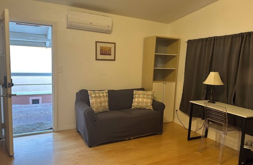 Calabasas Apartment | Cozy studio master bedroom and bath with Kitchenette, private entry in Calabasas