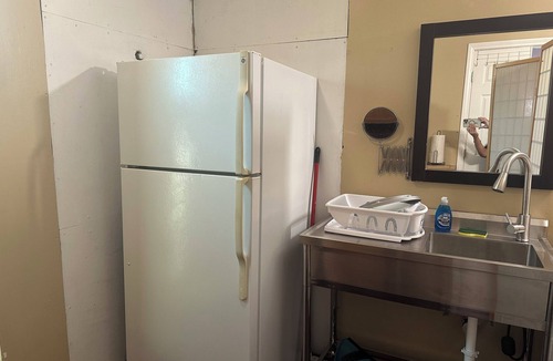 Calabasas Apartment | Cozy studio master bedroom and bath with Kitchenette, private entry in Calabasas