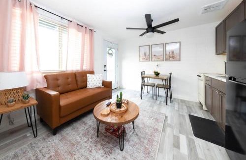 Riverside Apartment | Cozy Studio w/bath, kitchen in the heart of Tempe