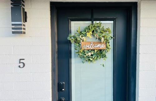 Riverside Apartment | Cozy Studio w/bath, kitchen in the heart of Tempe