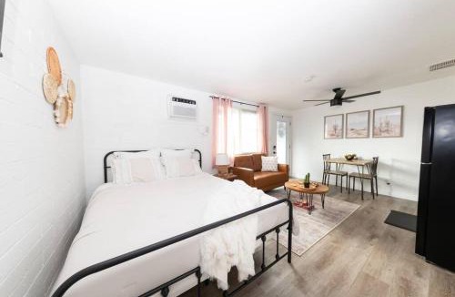 Riverside Apartment | Cozy Studio w/bath, kitchen in the heart of Tempe