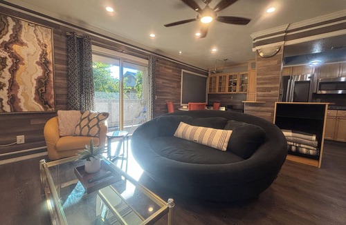Riverside Condo | Cozy, tasteful 2bd 2ba condo in beautiful Tempe walking distance to ASU & Mill