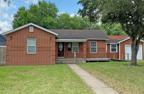 Harlingen House | Cozy two bedroom near the airport with a large backyard