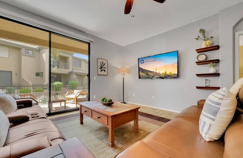 Fox Crossing Condo | Cozy Waterview Retreat in Chandler! Sleeps 3, Come See!