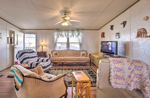 The Foothills House | Cozy Yuma Retreat w/Furnished Patio & Grill!