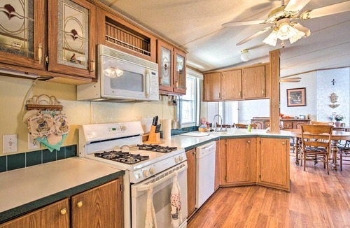 The Foothills House | Cozy Yuma Retreat w/Furnished Patio & Grill!