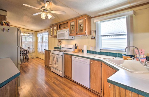 The Foothills Cottage | Cozy Yuma Retreat w/Furnished Patio & Grill!