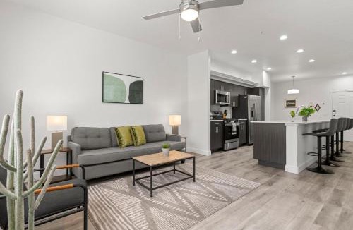 Glendale Sports and Entertainment District Apartment | CozySuites Glendale by the stadium with pool 14
