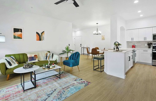 Glendale Sports and Entertainment District Apartment | CozySuites Glendale by the stadium with pool 03